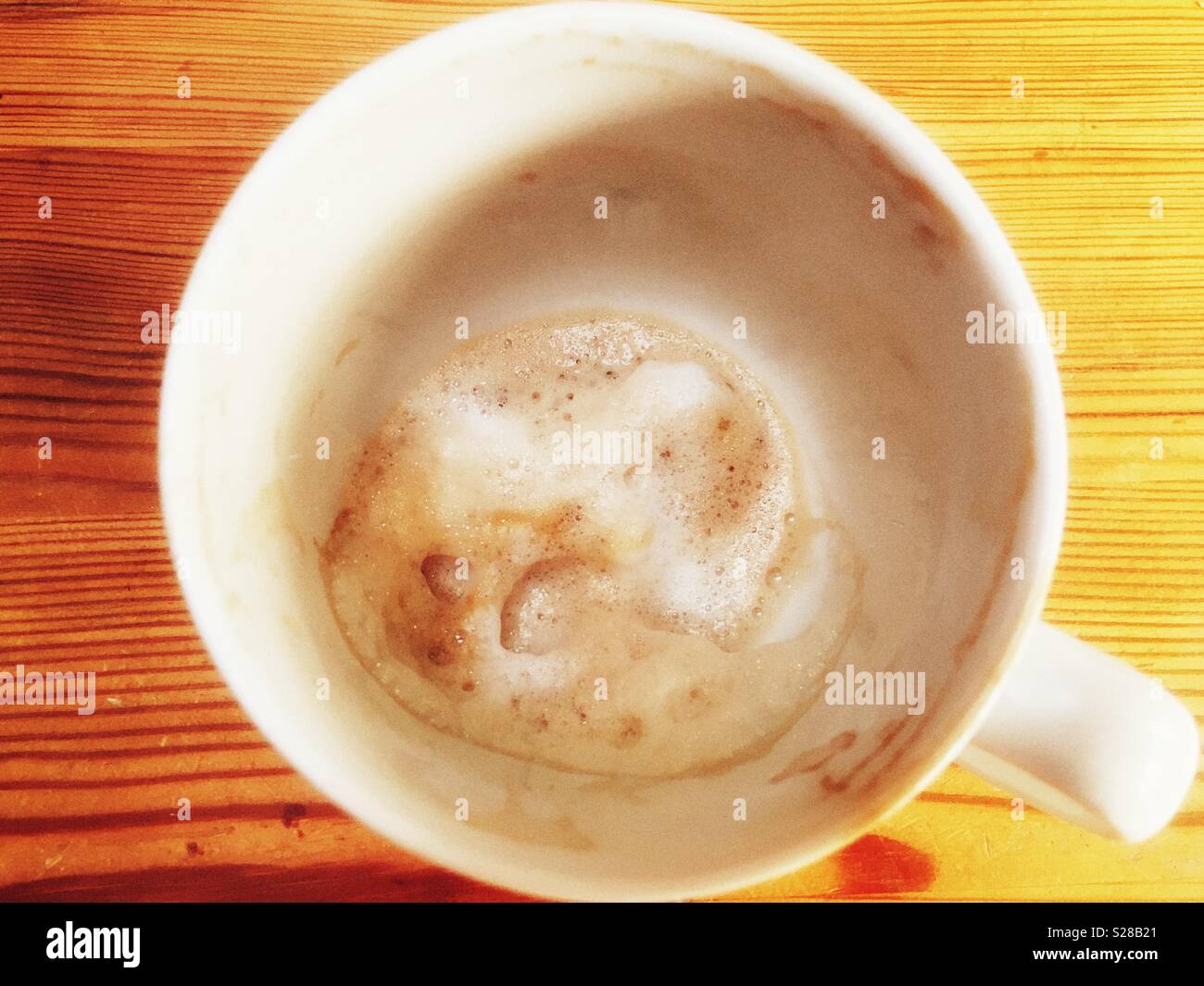 Svuotare tazza da caffè - Immagine stock catturata con smartphone