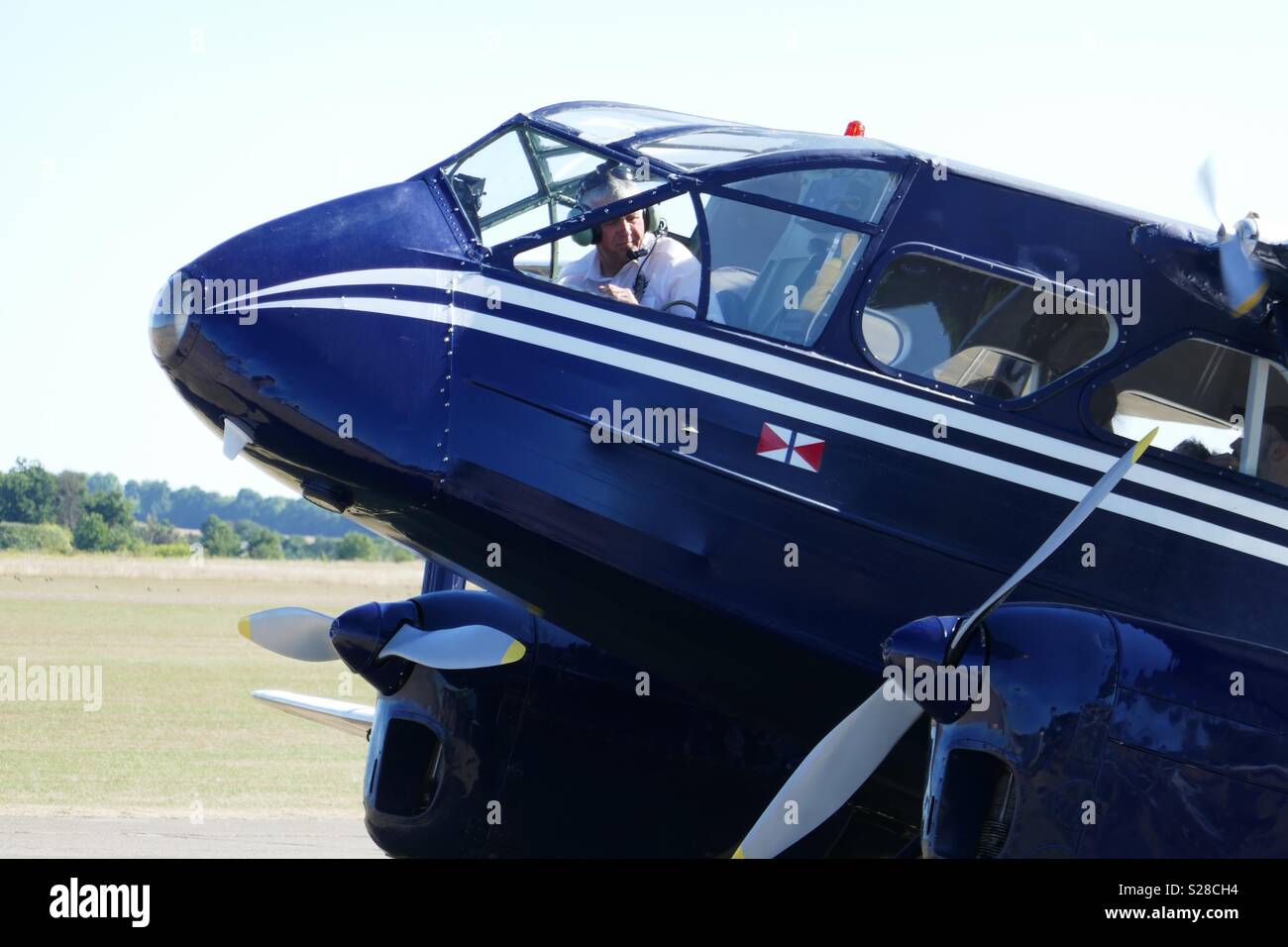 Dragon Rapide biplano ad elica a Duxford Aerodrome, REGNO UNITO Foto Stock