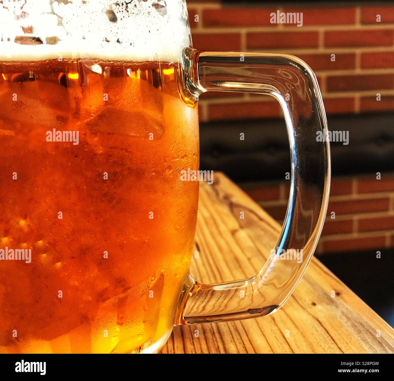 Manico di un classico vetro il boccale di birra Foto Stock