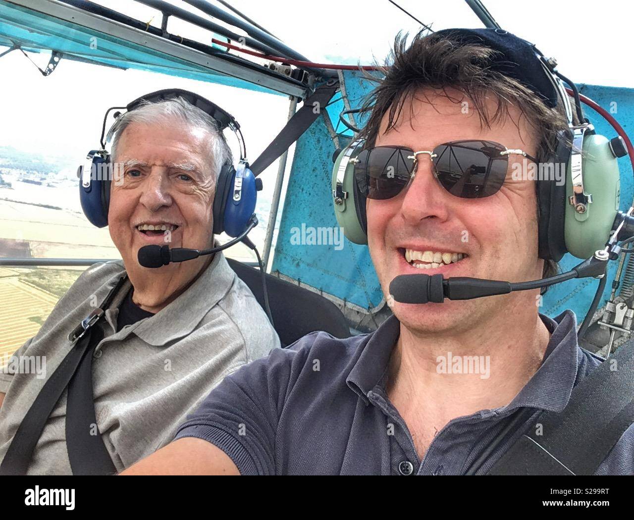 Selfie di un pilota privato e il suo passeggero Foto Stock