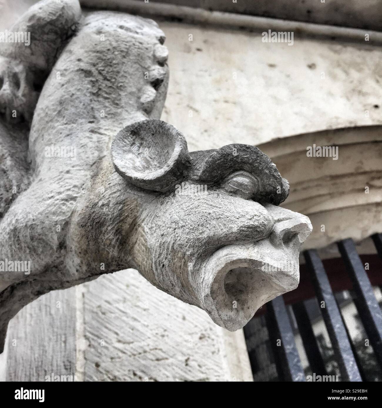 Gargoyle sul Palais de Justice, Rouen, Normandia, Francia Foto Stock