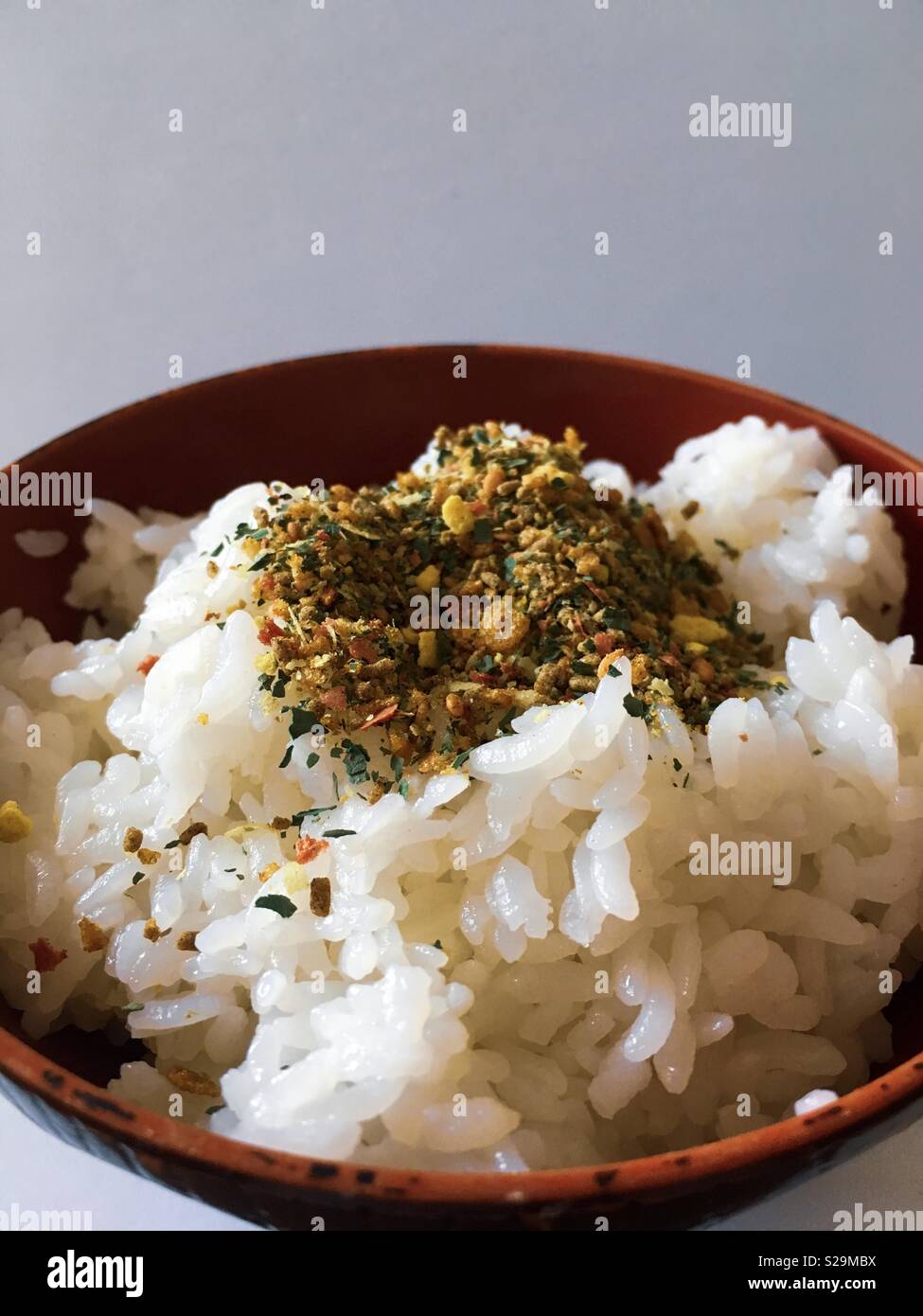 Ciotola di riso con furikake (stagionatura) Foto Stock