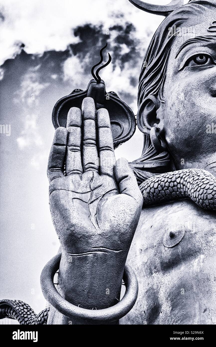 Close up di Shiva statua in Mauritius Ganga Taloa tempio Foto Stock