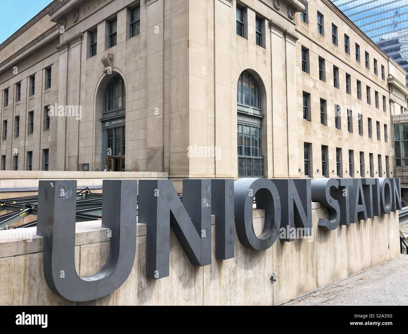 L'esterno di Toronto la stazione ferroviaria. - Immagine stock catturata con smartphone