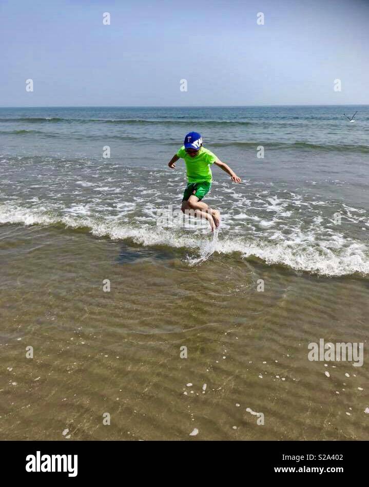 Giocando sulla spiaggia, Shanklin Isola di Wight Foto Stock