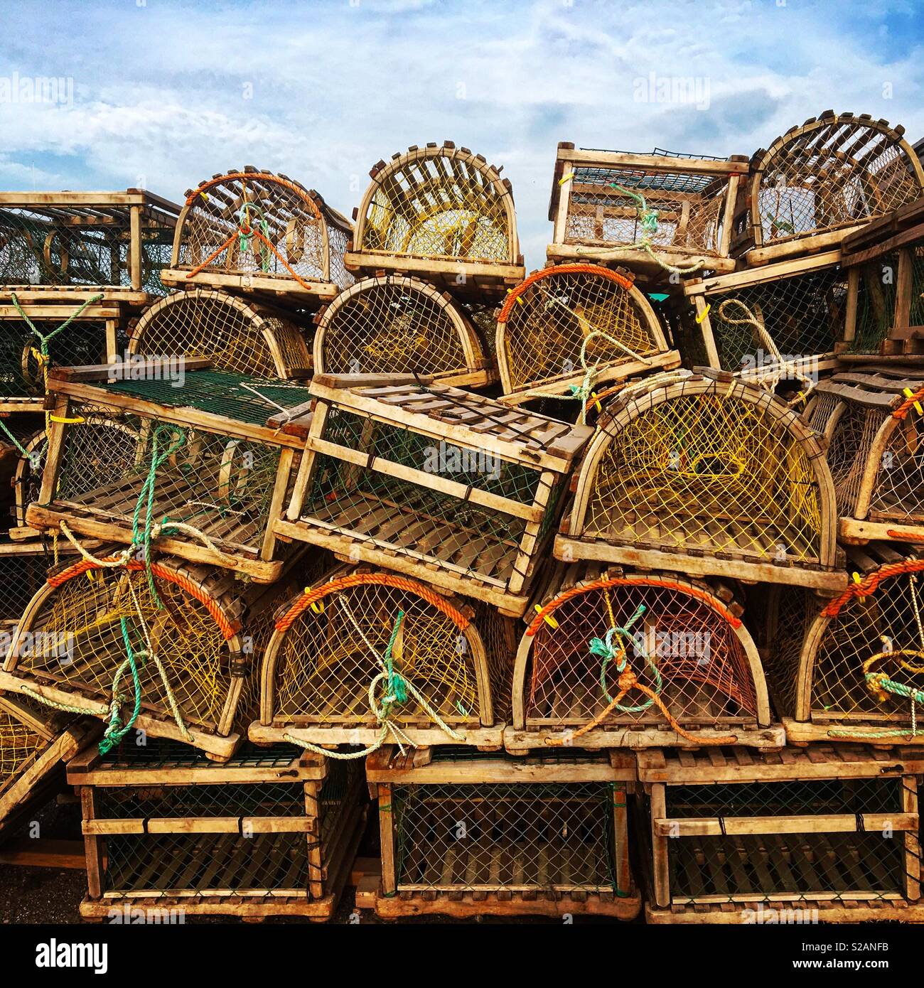 Trappole di aragosta nel villaggio di pescatori su Prince Edward Island in Canada Foto Stock