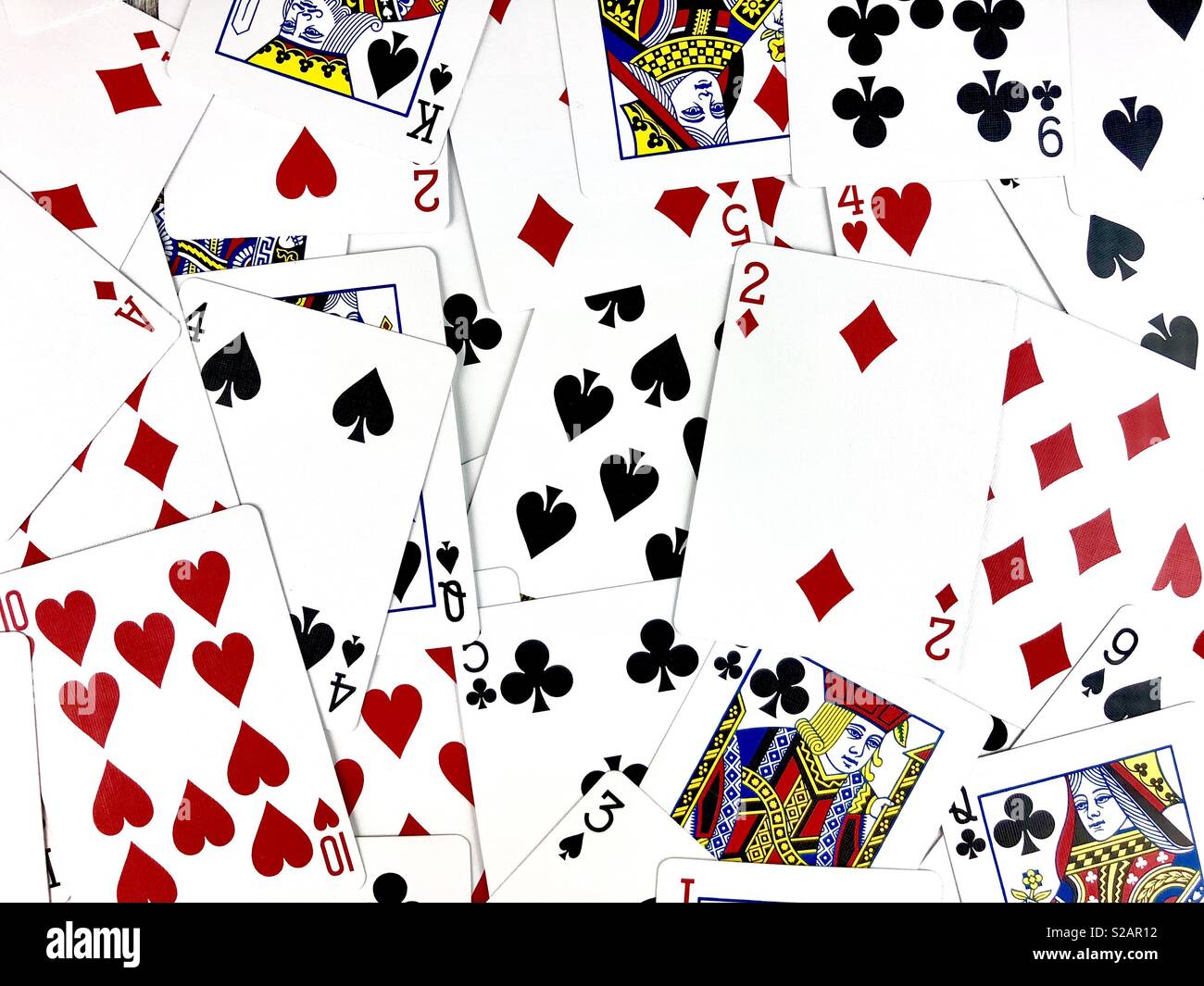 Sparse le carte da gioco di riempimento del telaio Foto Stock
