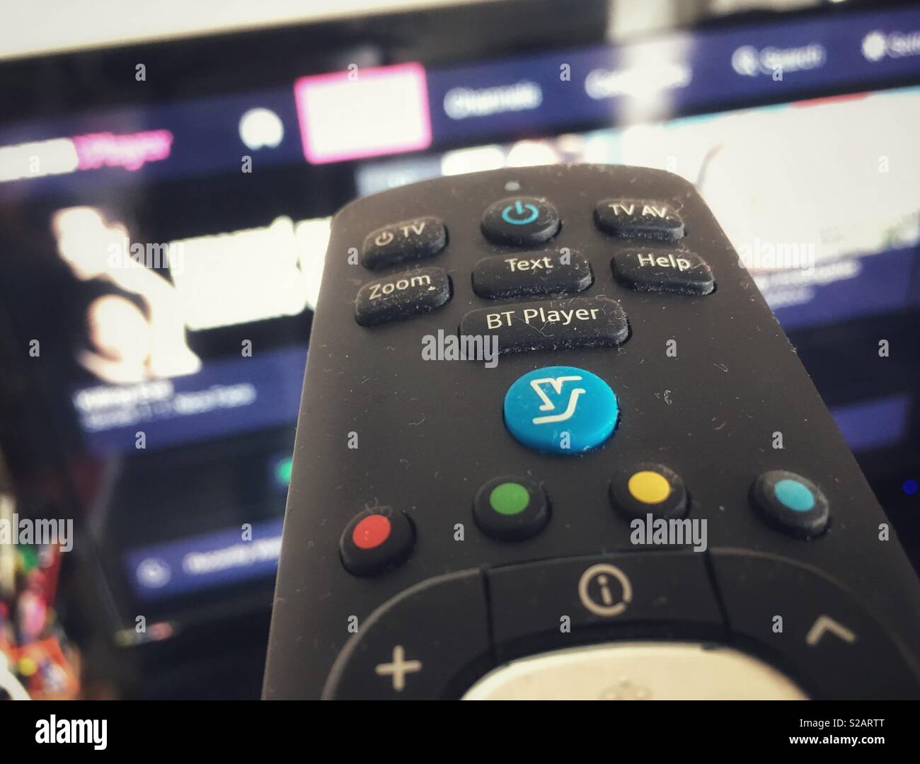 TV con telecomando - Immagine stock catturata con smartphone