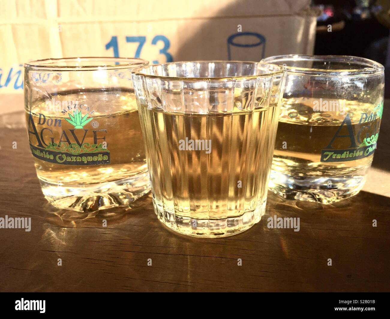 Bicchieri di mezcal, Messico Foto Stock