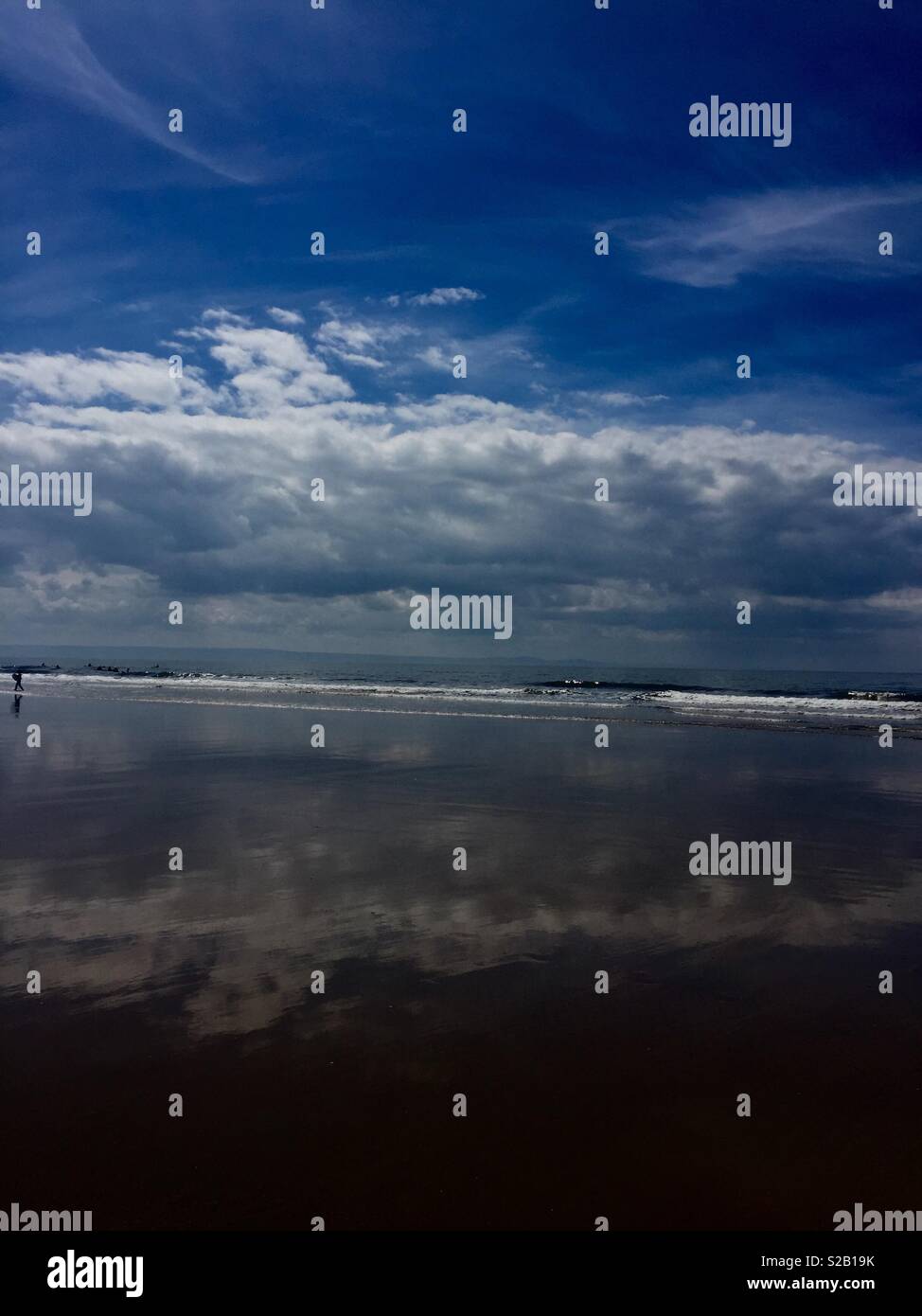 Quando il cielo incontra l'oceano - Immagine stock catturata con smartphone