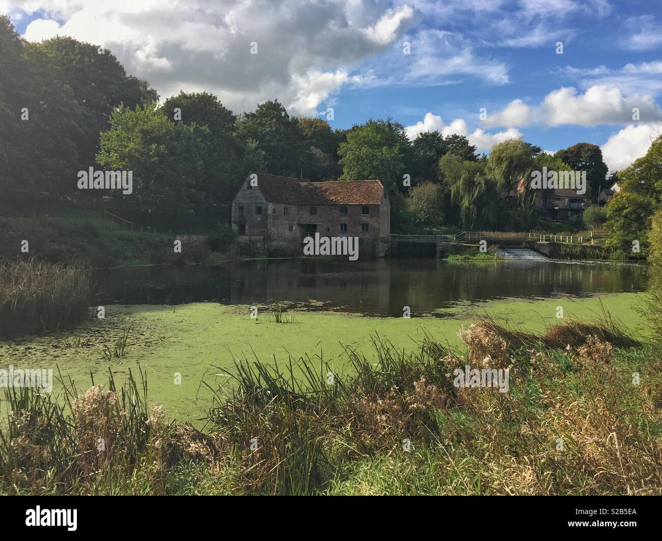 Sturminster Newton Mill sotto il sole Foto Stock