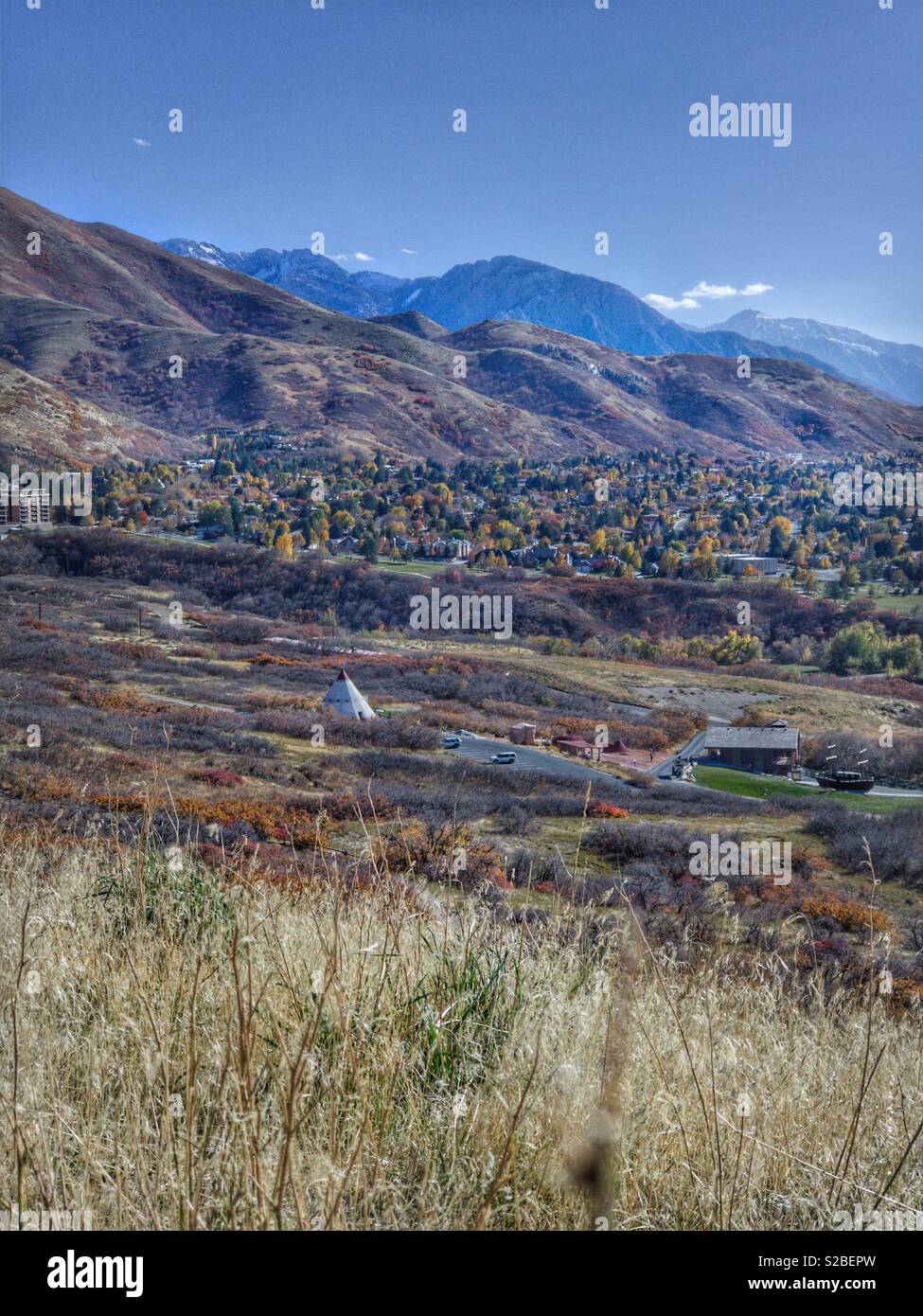 Vista sulle montagne in autunno a Salt Lake City, Utah Foto Stock