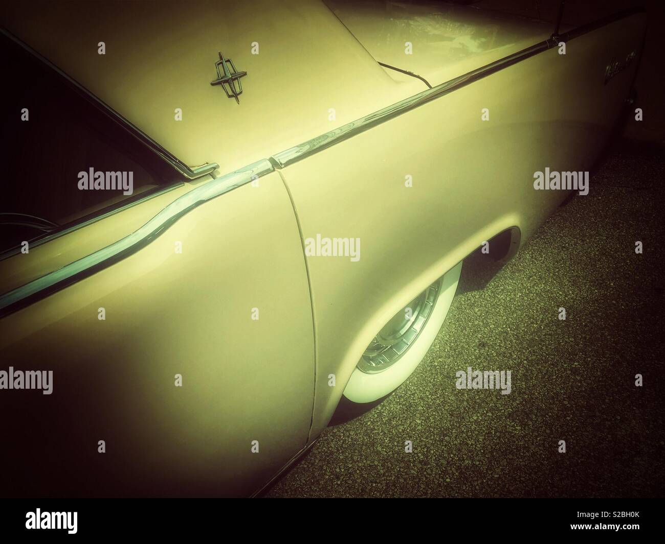 Vintage Continental classic car - Immagine stock catturata con smartphone