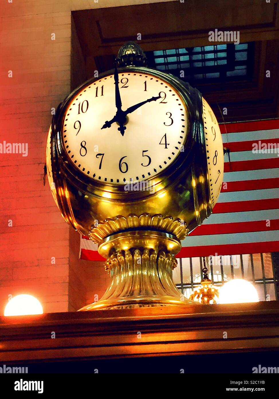 Il clock in Grand Central Station, NYC, STATI UNITI D'AMERICA - Immagine stock catturata con smartphone