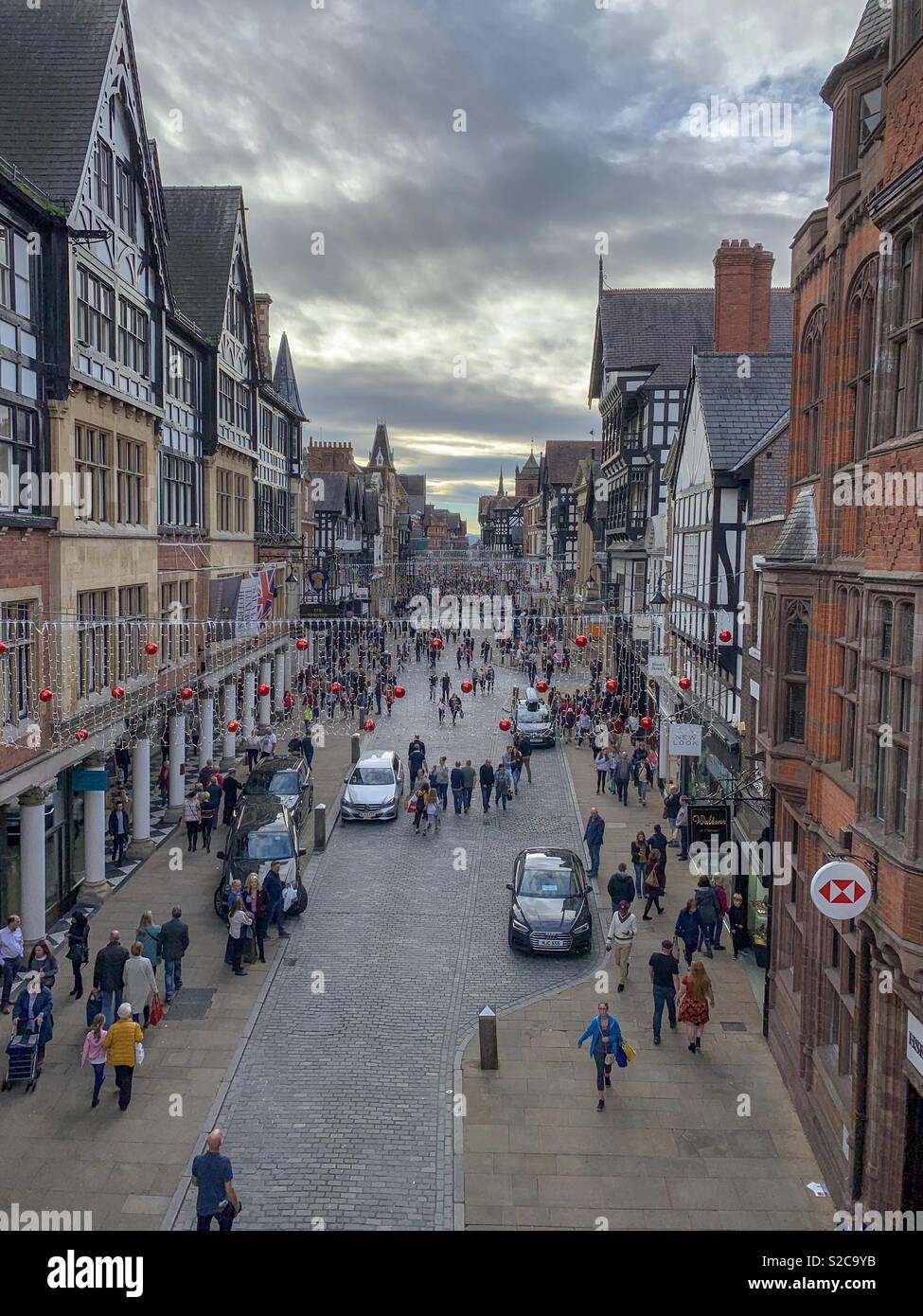 Chester high street in autunno Foto Stock