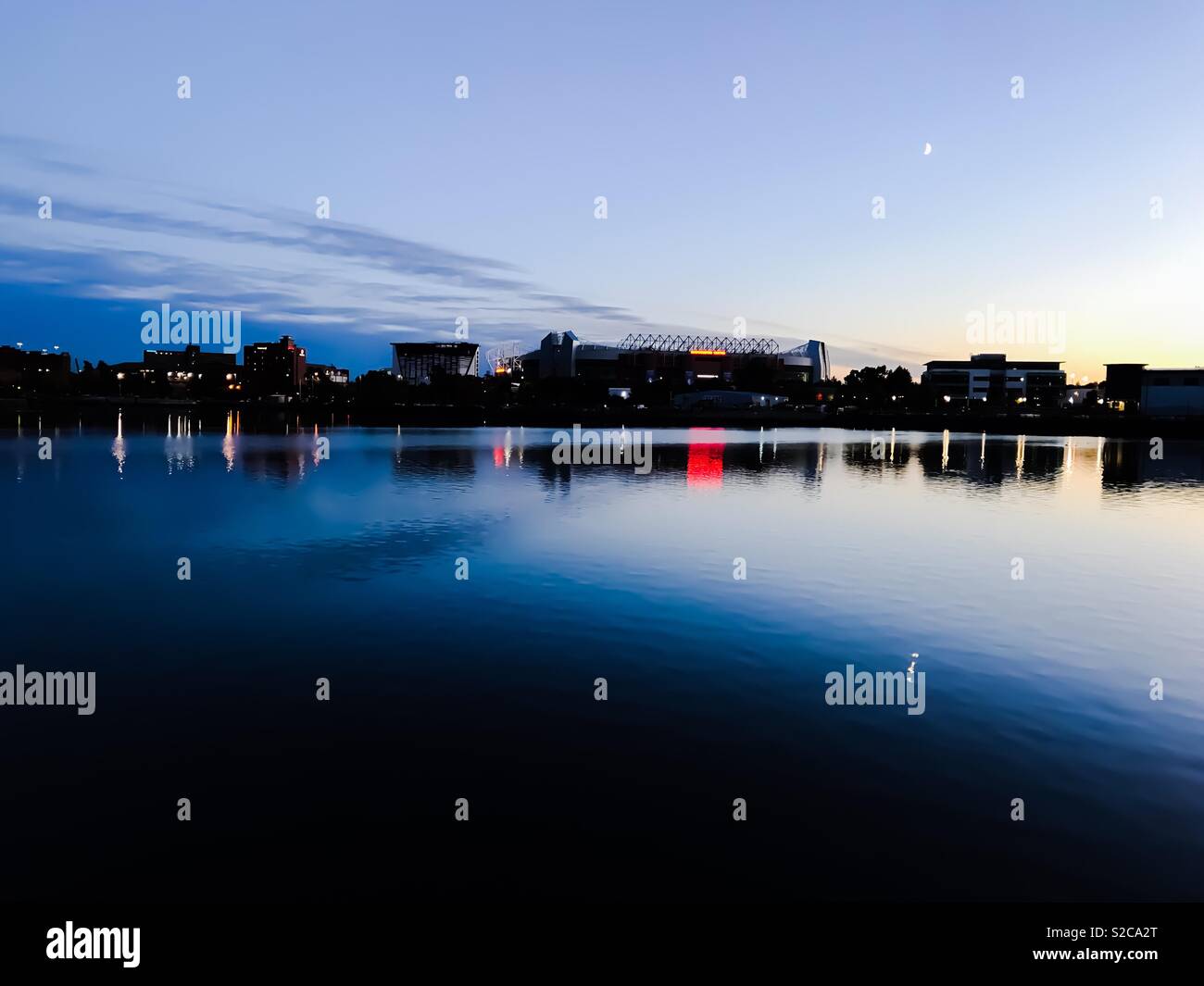 Old Trafford da Salford Quays, Manchester Foto Stock