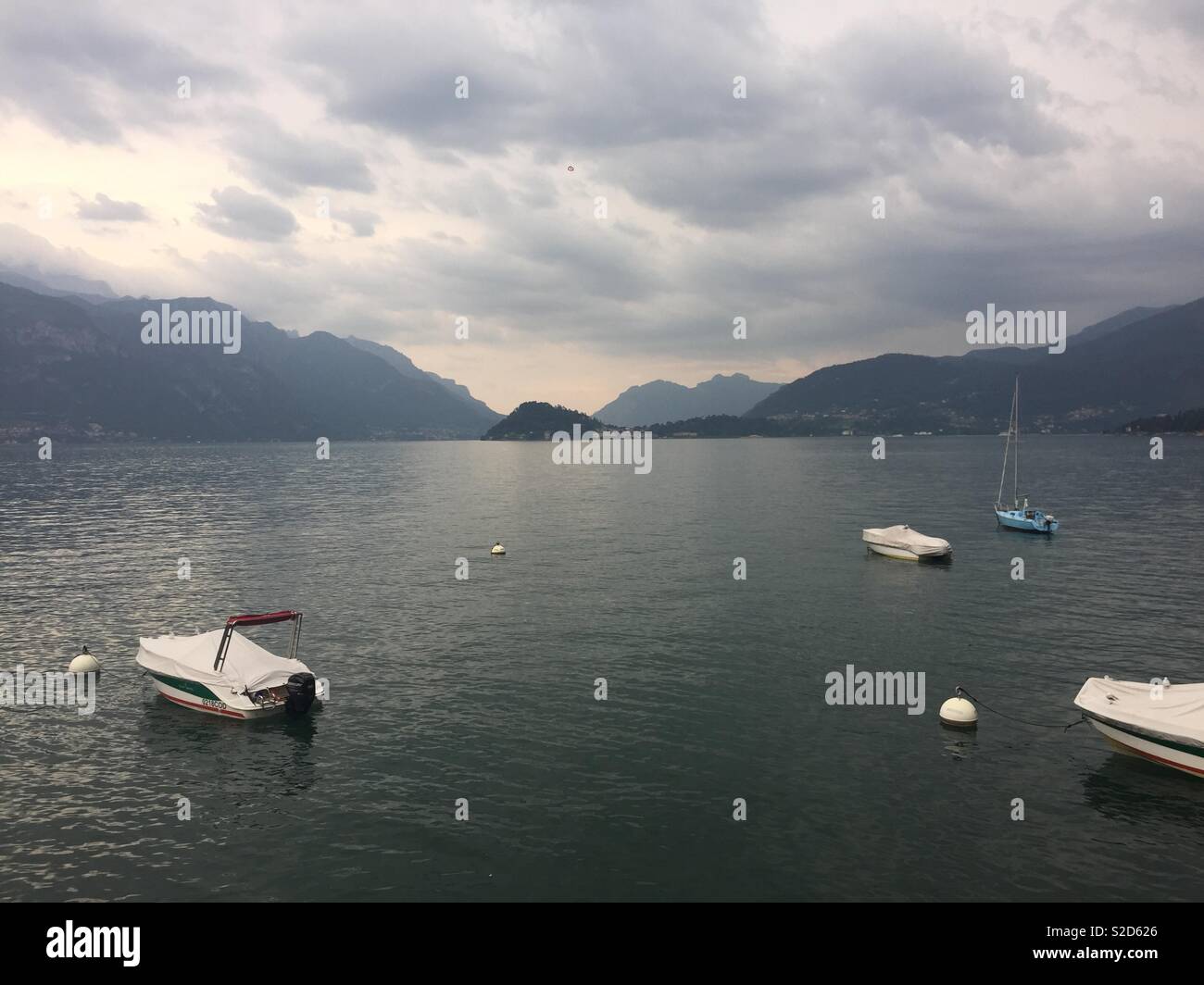 Il lago di Como barche Foto Stock