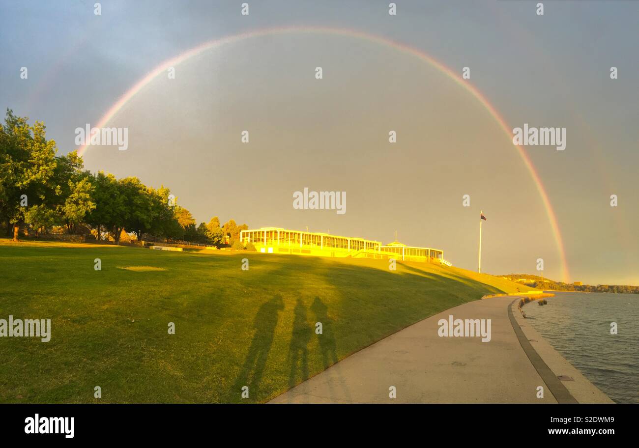 Rainbow appena prima del tramonto Foto Stock