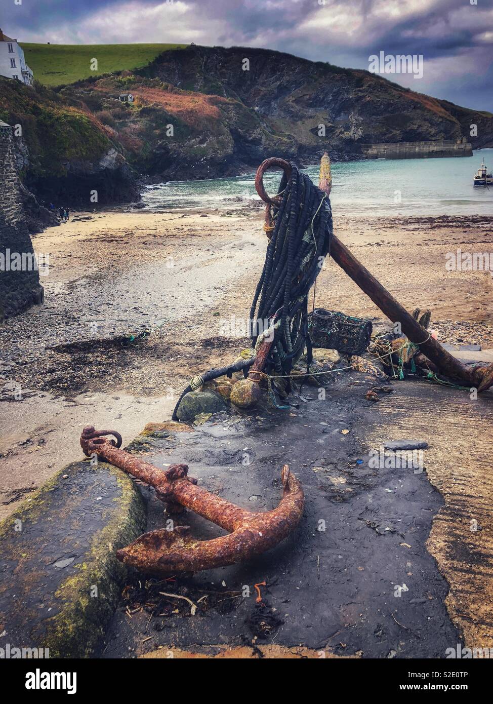 Port Isaac beach e Quayside, bassa marea, North Cornwall, Inghilterra, Novembre. Foto Stock