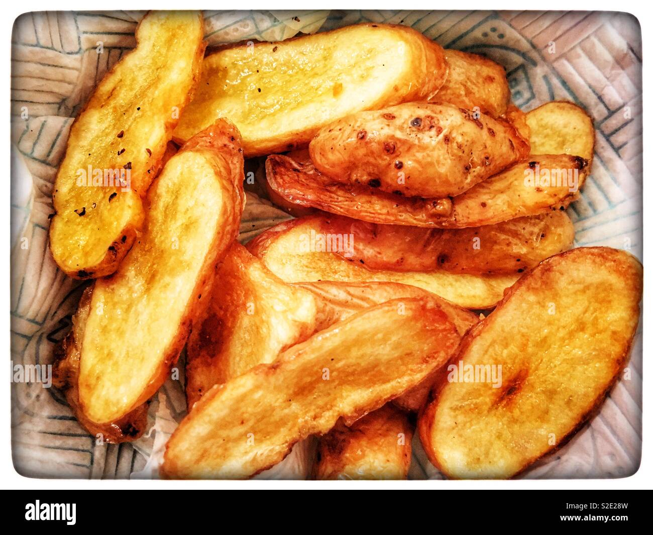 La pelliccia rosa apple potato chips Foto Stock