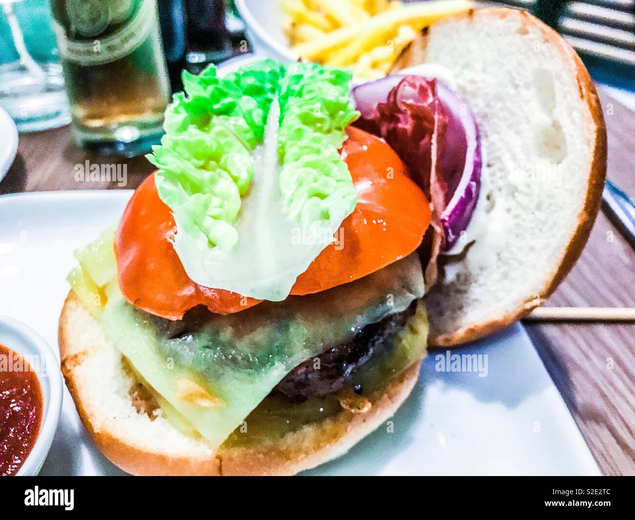 Succosa cheeseburger Foto Stock