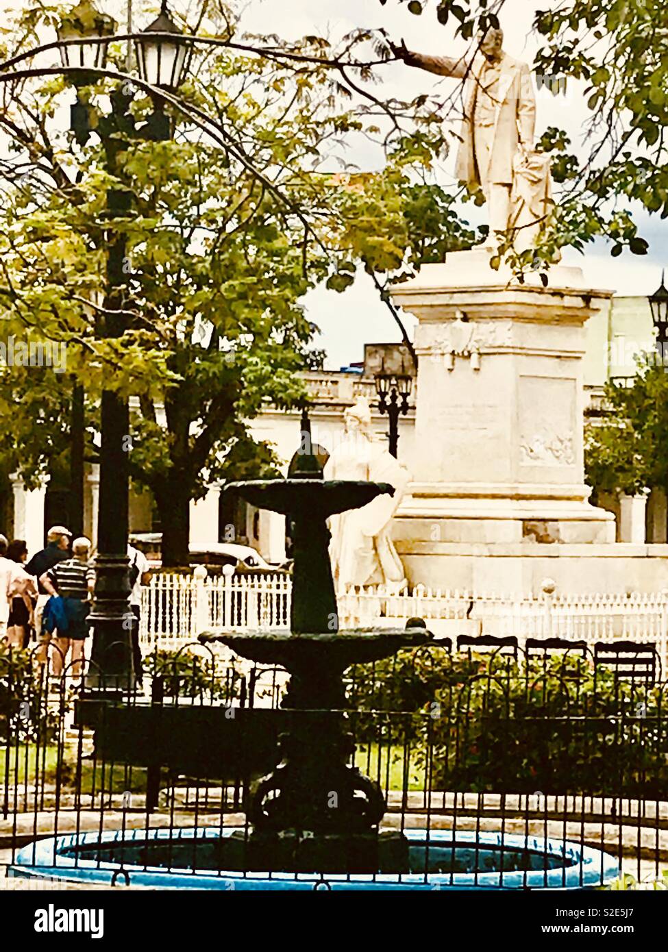 Jose Marti Statua in Parque Jose Marti con fontana a Cienfuegos Cuba Foto Stock