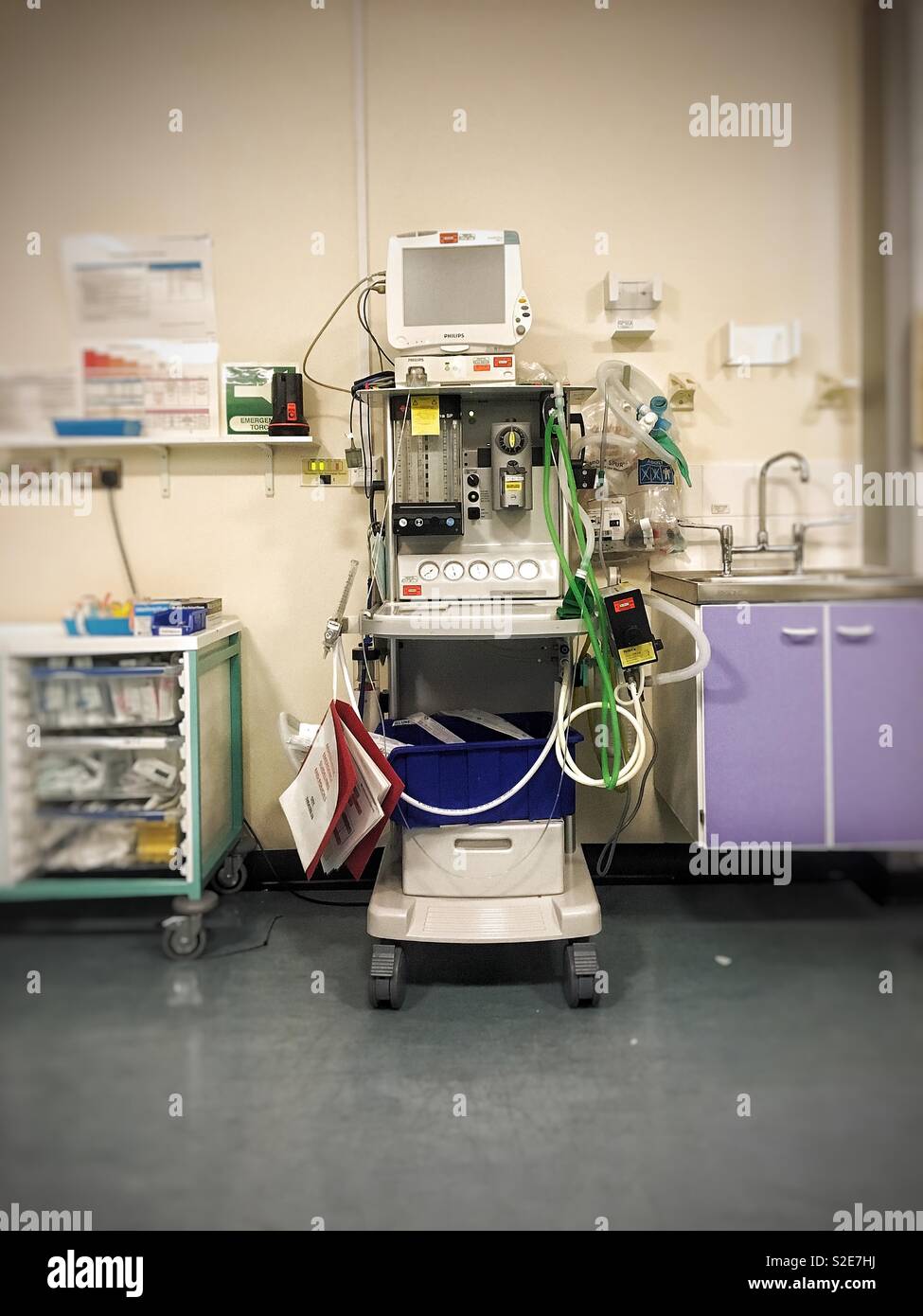 Macchina di anestetico in ospedale camera ante Foto Stock
