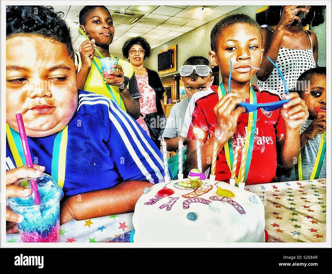La torta di compleanno - Immagine stock catturata con smartphone