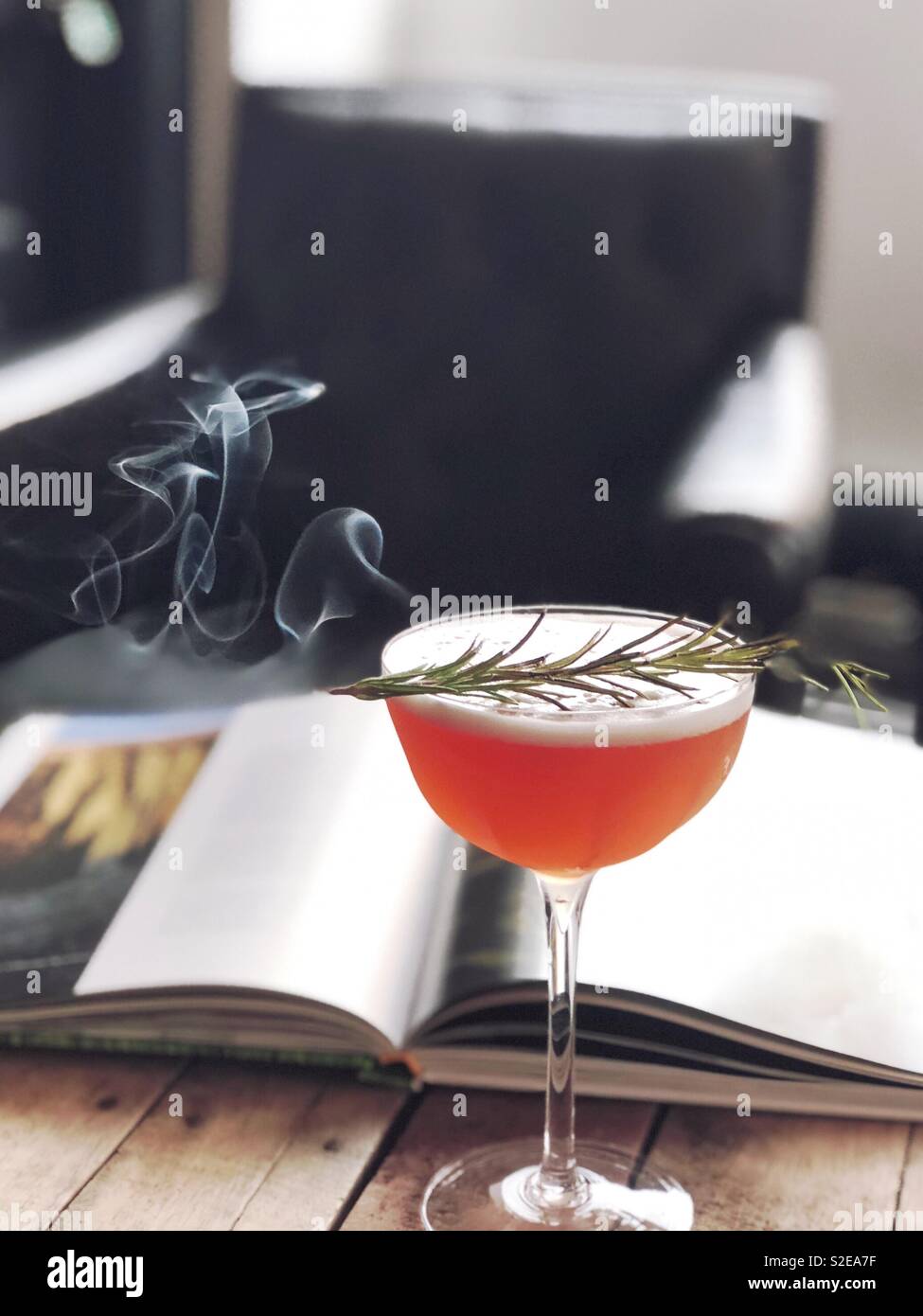 Originale cocktail e un libro Foto Stock
