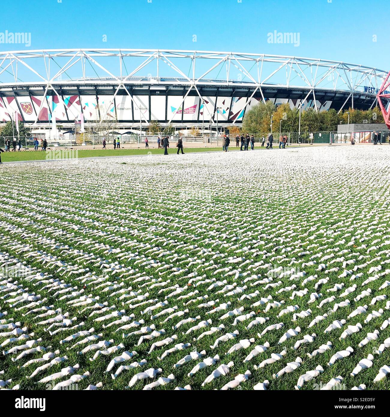 Schermi della Somme, Stratford, Londra con Olympic Park in background - Immagine stock catturata con smartphone
