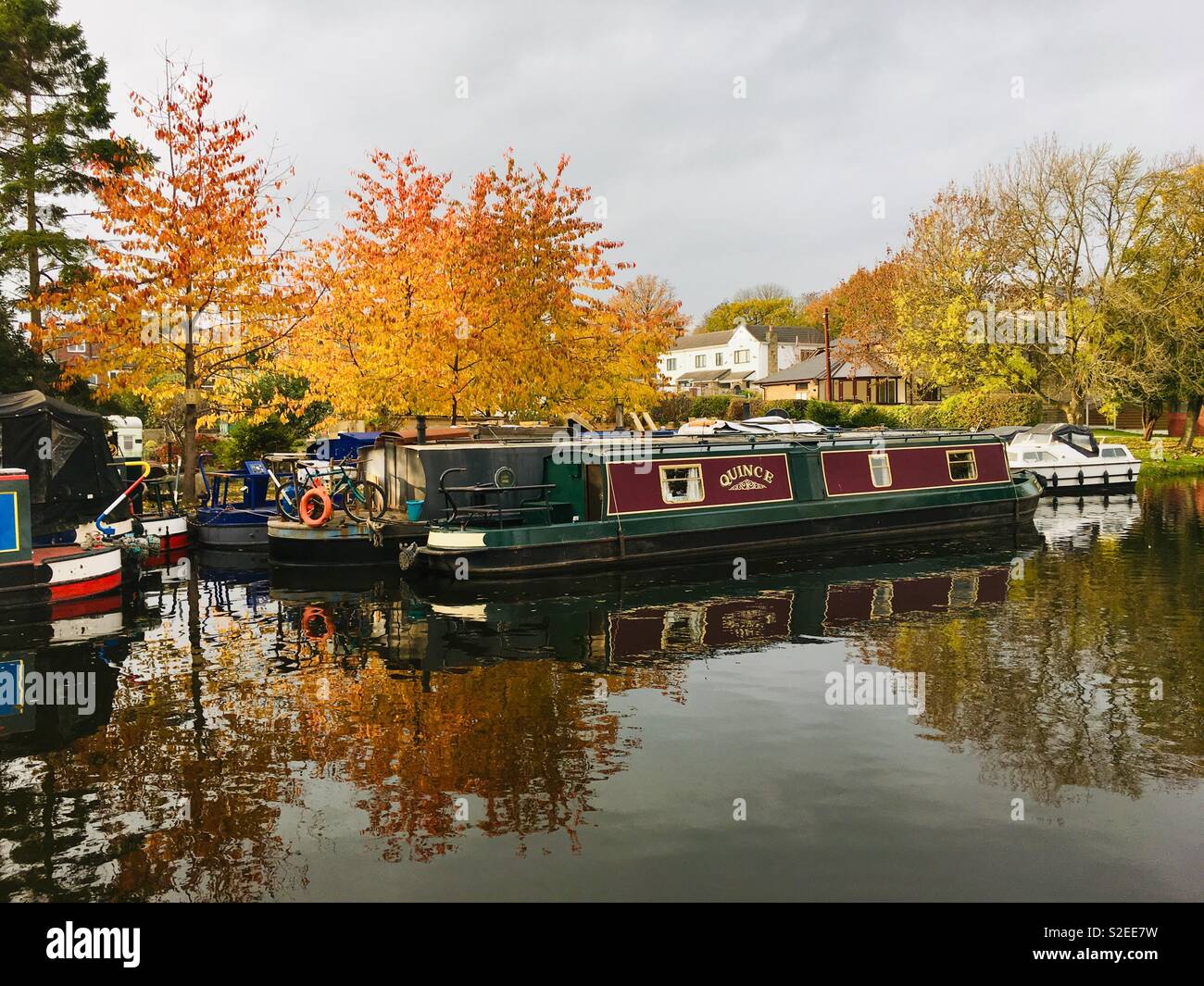 Leeds Liverpool canal in Rodley, Leeds, Yorkshire Foto Stock