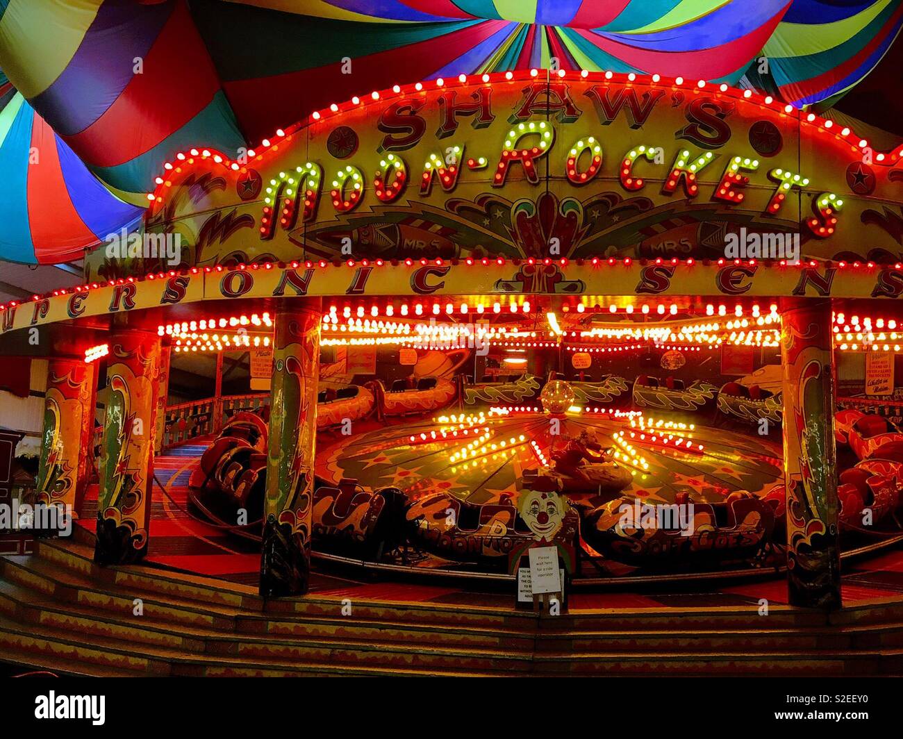 Luna Vintage razzi fairground ride a dingles fiera Heritage Centre. Foto Stock