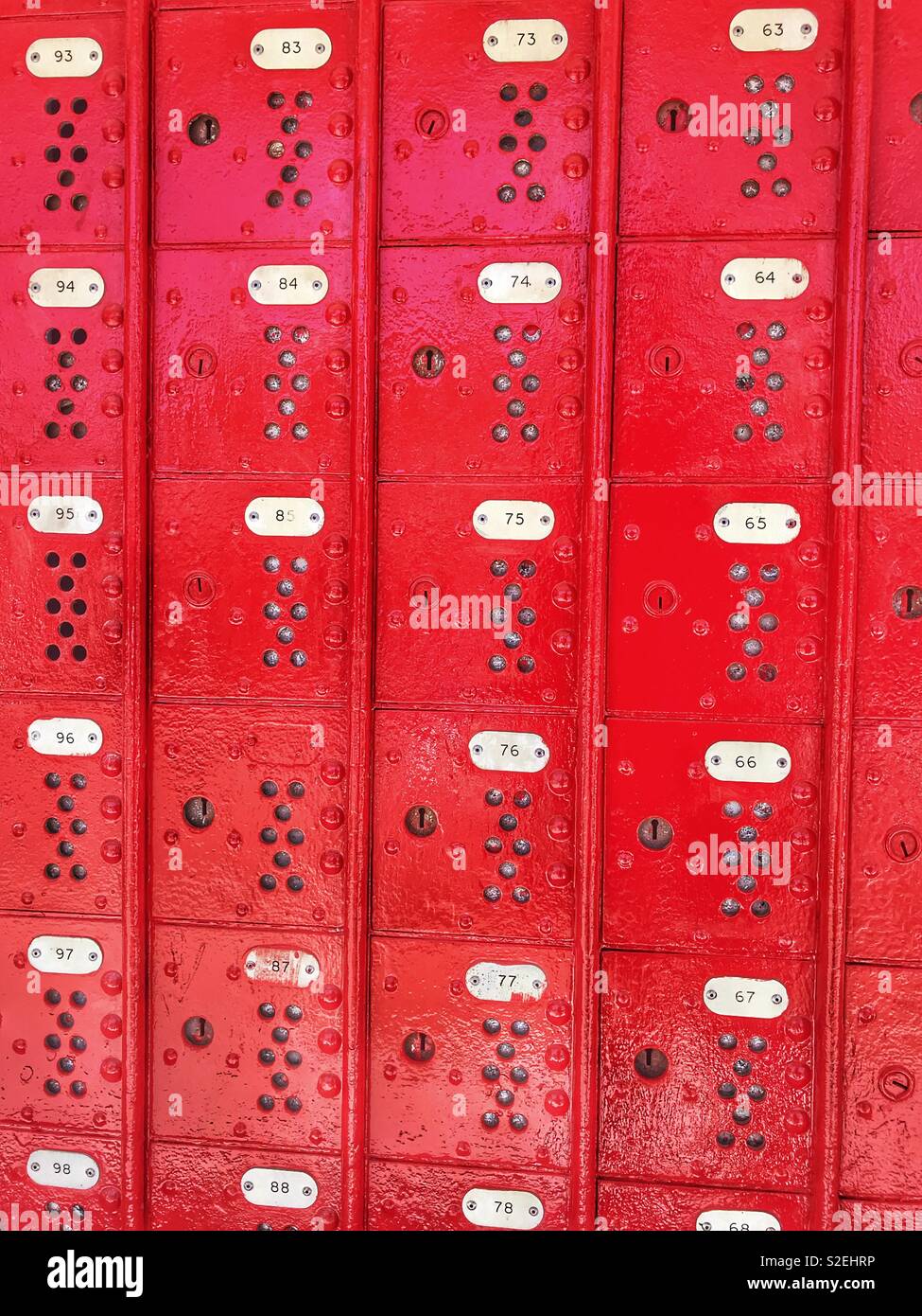 Rosso di caselle di posta. - Immagine stock catturata con smartphone