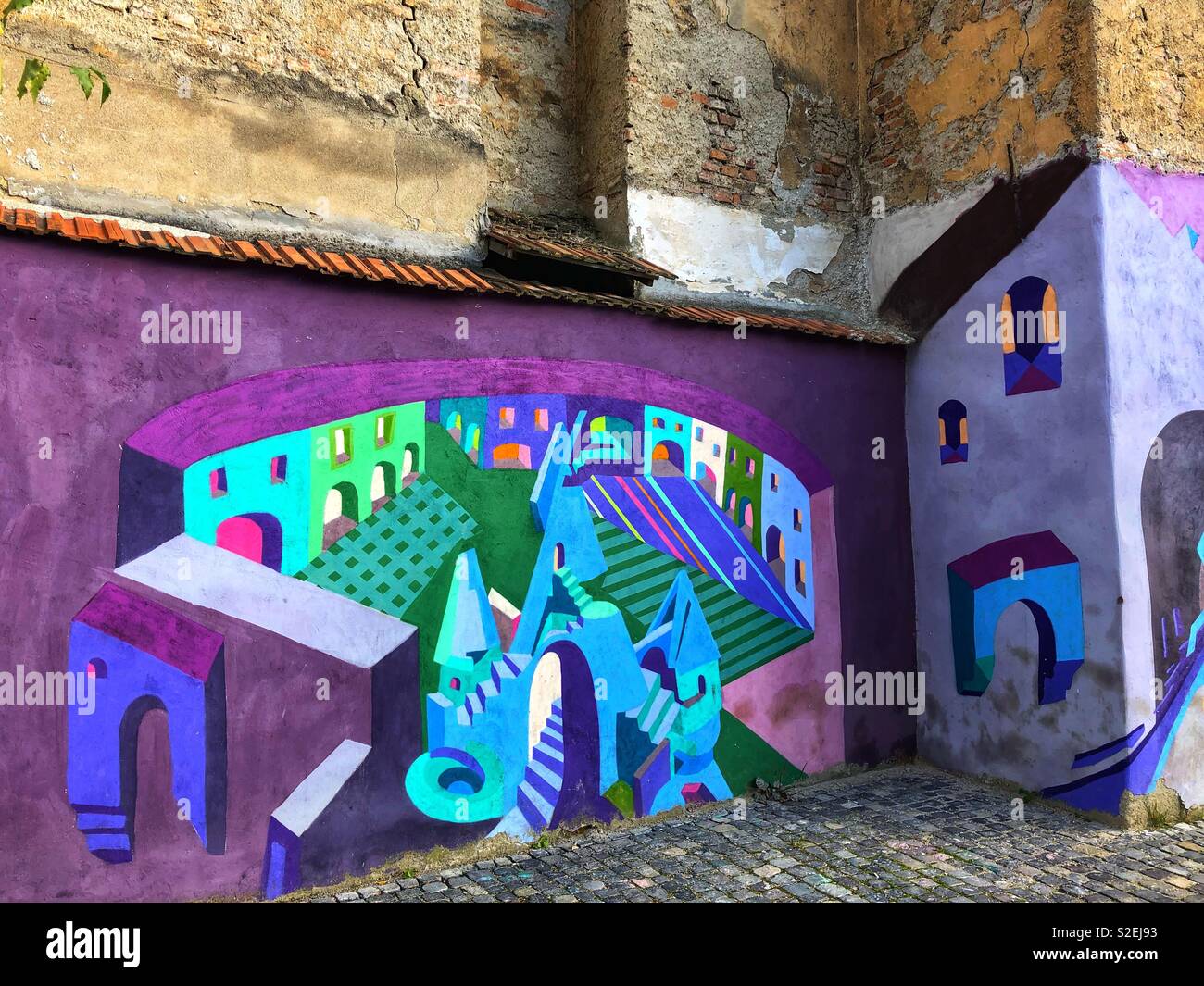 Colorata arte di strada in Brasov, Romania. - Immagine stock catturata con smartphone