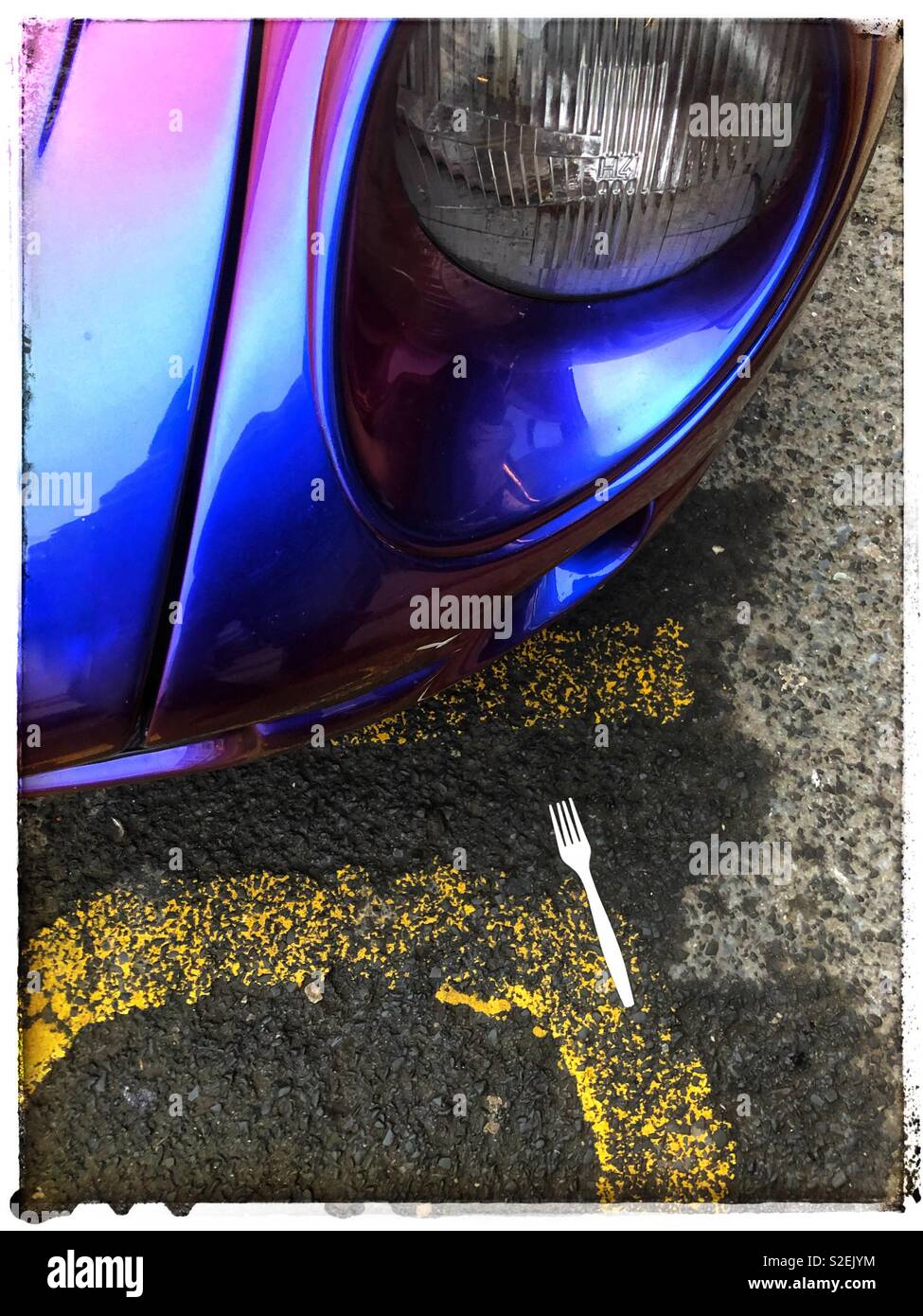 Sportscar proiettore anteriore - Immagine stock catturata con smartphone
