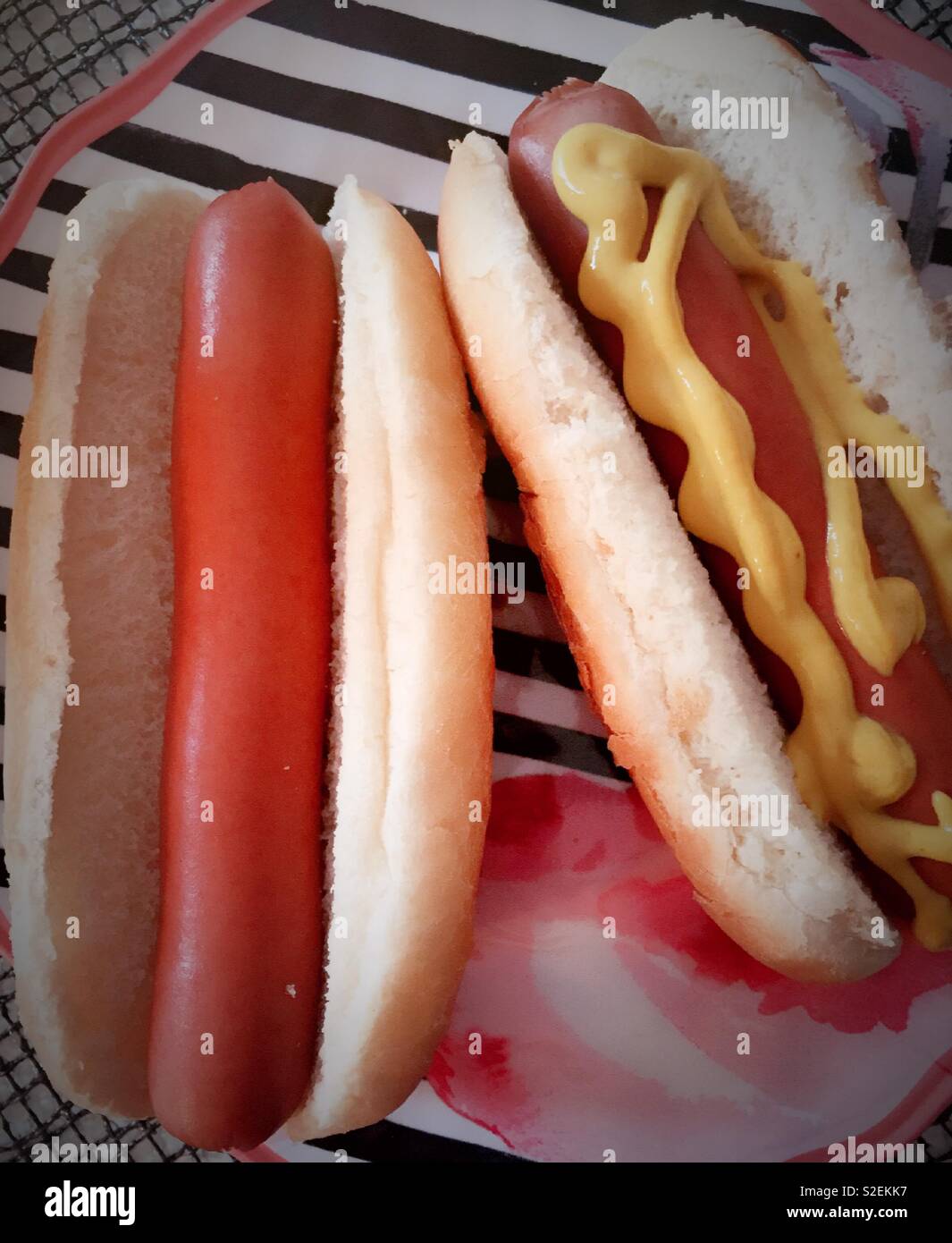 Due hot dog e panini, STATI UNITI D'AMERICA Foto Stock