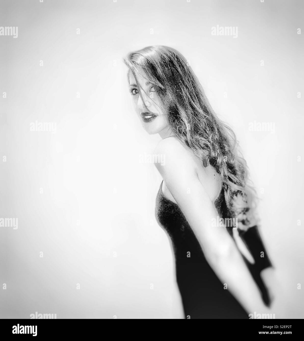 Una giovane e bella donna. - Immagine stock catturata con smartphone