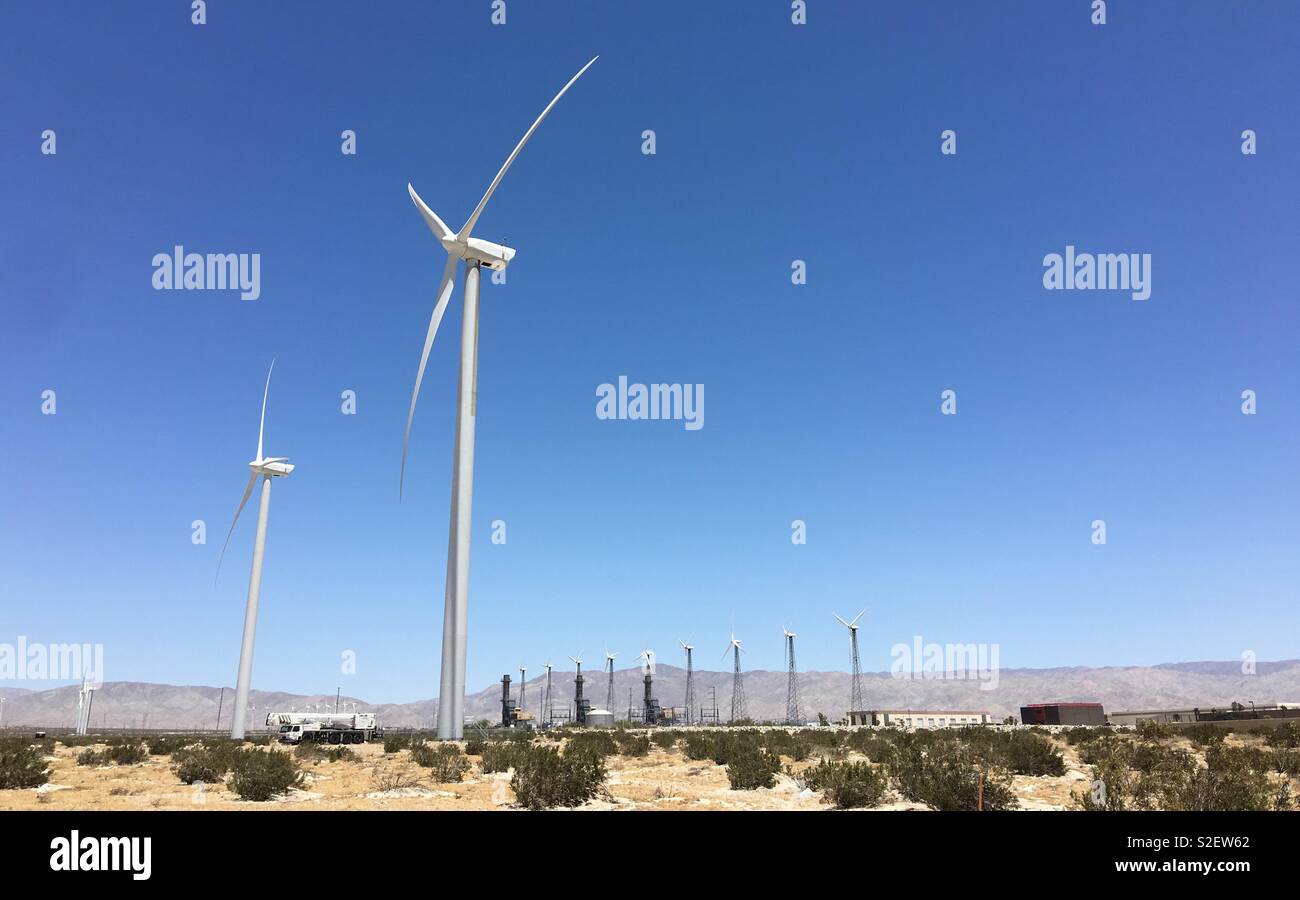 Mulini a vento di Desert Hot Springs in California, Stati Uniti d'America - Immagine stock catturata con smartphone