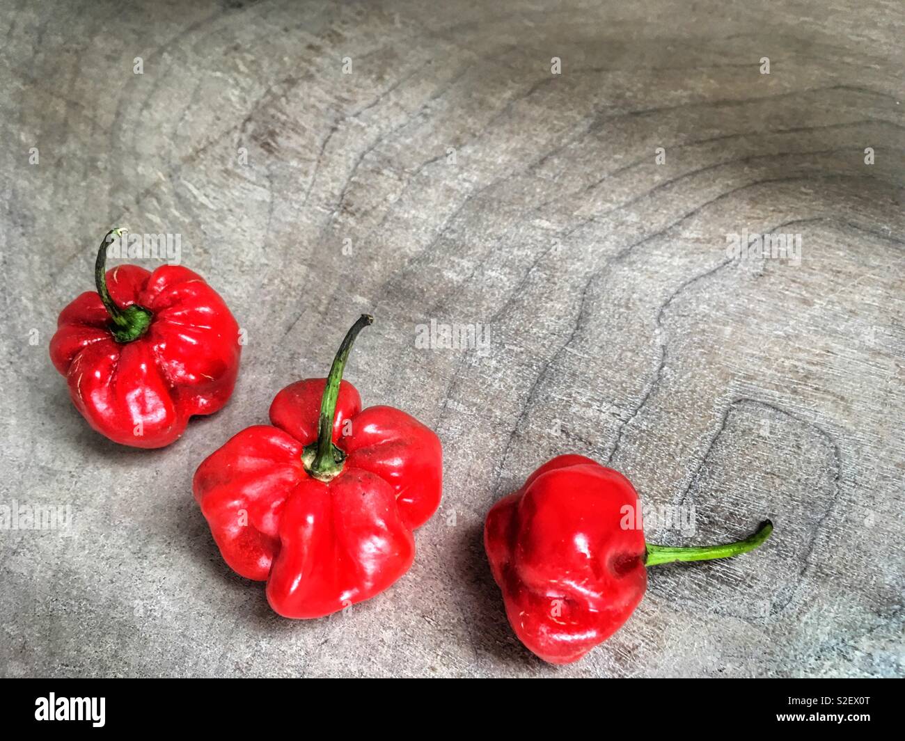 Red Hot Chili Peppers contro sgranate weathered barn board Foto Stock