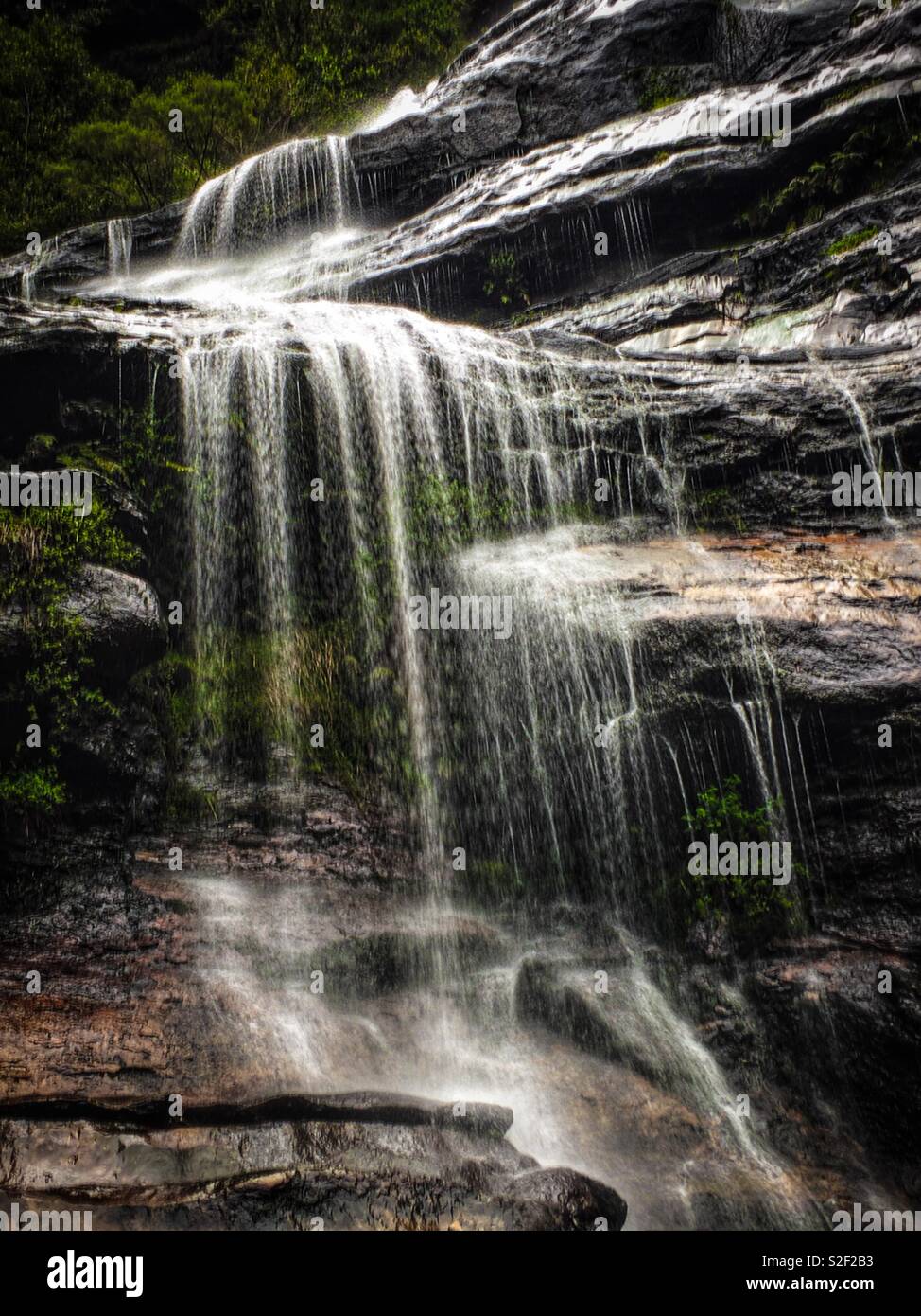 La base di Bridal Veil Falls, il Parco Nazionale Blue Mountains, NSW, Australia - Immagine stock catturata con smartphone