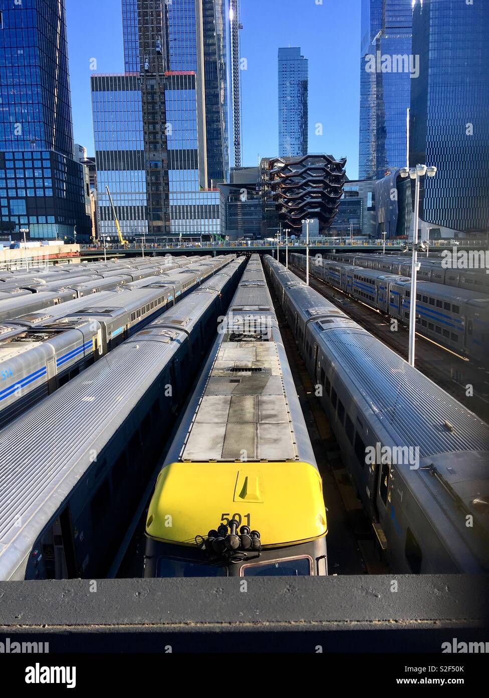 Impilate i treni fuori dalla Penn Station, Manhattan, New York Foto Stock