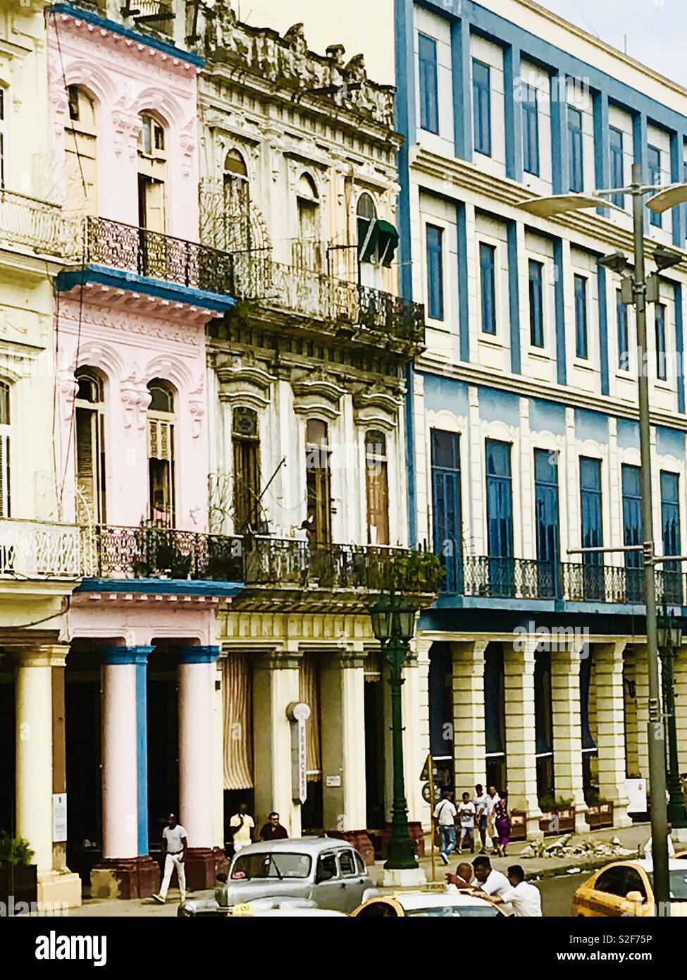 Bella colorati edifici coloniali nel cuore di l'Avana Cuba Foto Stock
