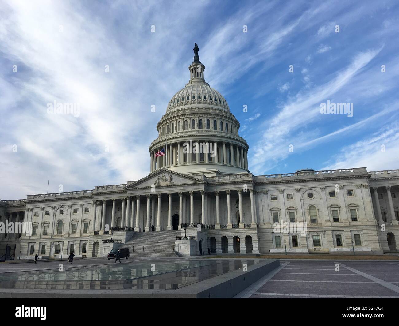 Il Campidoglio US, la sede del potere, il governo, il Parlamento, il Congresso, Senato, il cuore politico di Washington DC e gli Stati Uniti d'America - Immagine stock catturata con smartphone