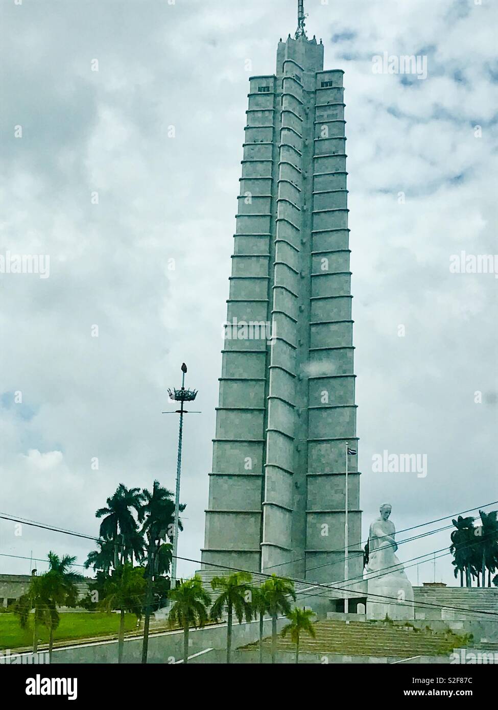 Jose Marti statua, a forma di stella tower, eroe nazionale di Cuba, il più grande monumento a uno scrittore nel mondo in Plaza de Revolucion, Havana Cuba Foto Stock