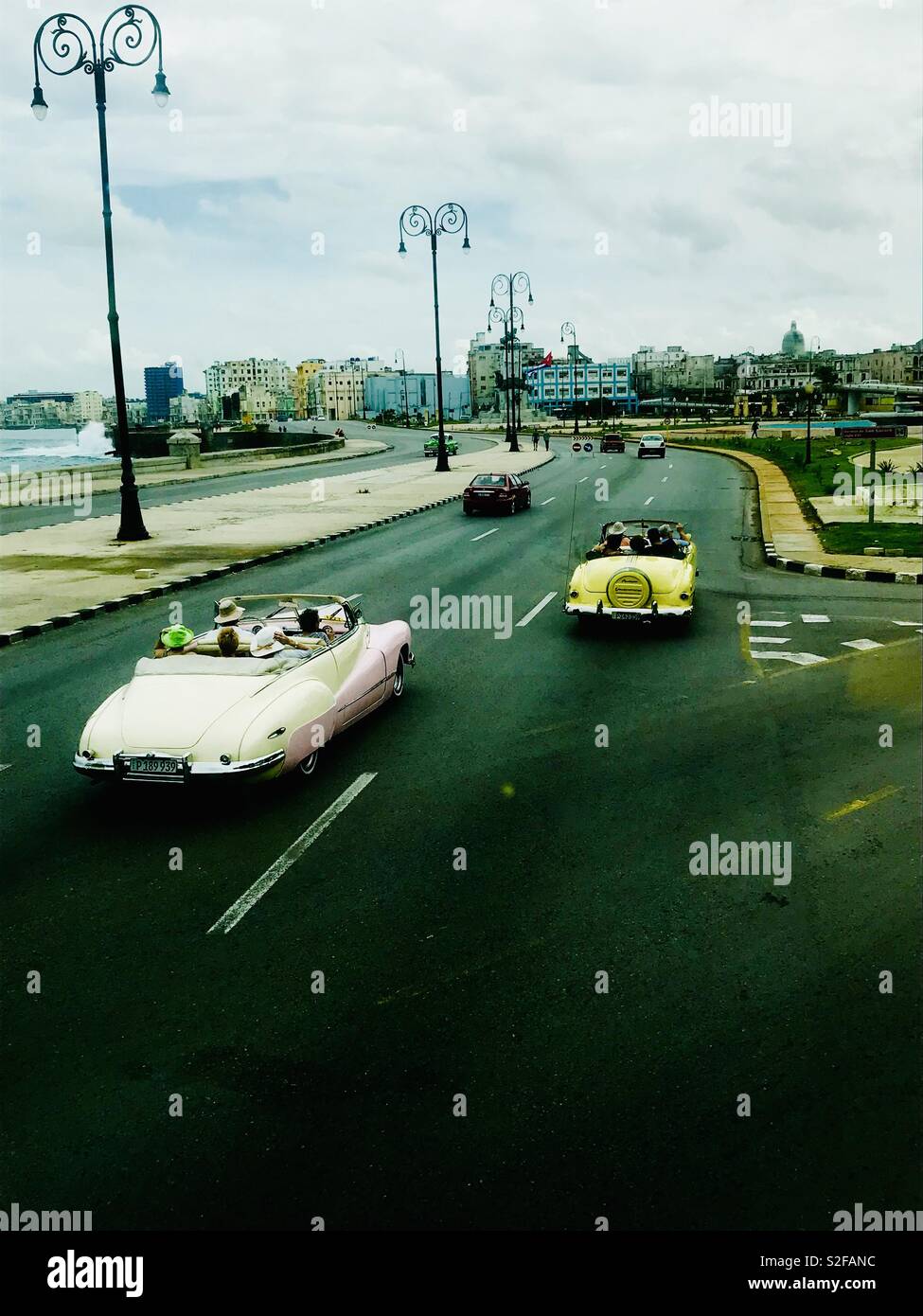 Classic Cars la crociera lungo le strade di Havana Cuba Foto Stock