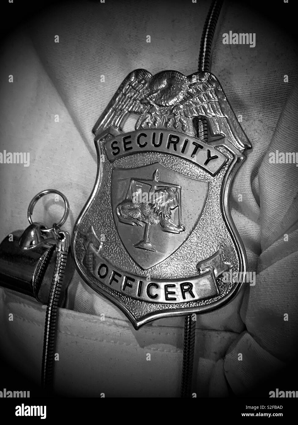 Responsabile sicurezza badge e fischietto. Foto Stock