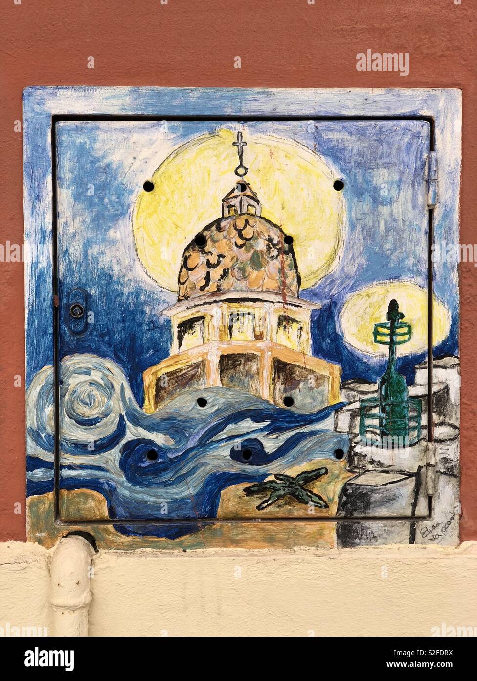 Chiesa cupol, creative graffiti su un contatore metallico del misuratore di gas Foto Stock