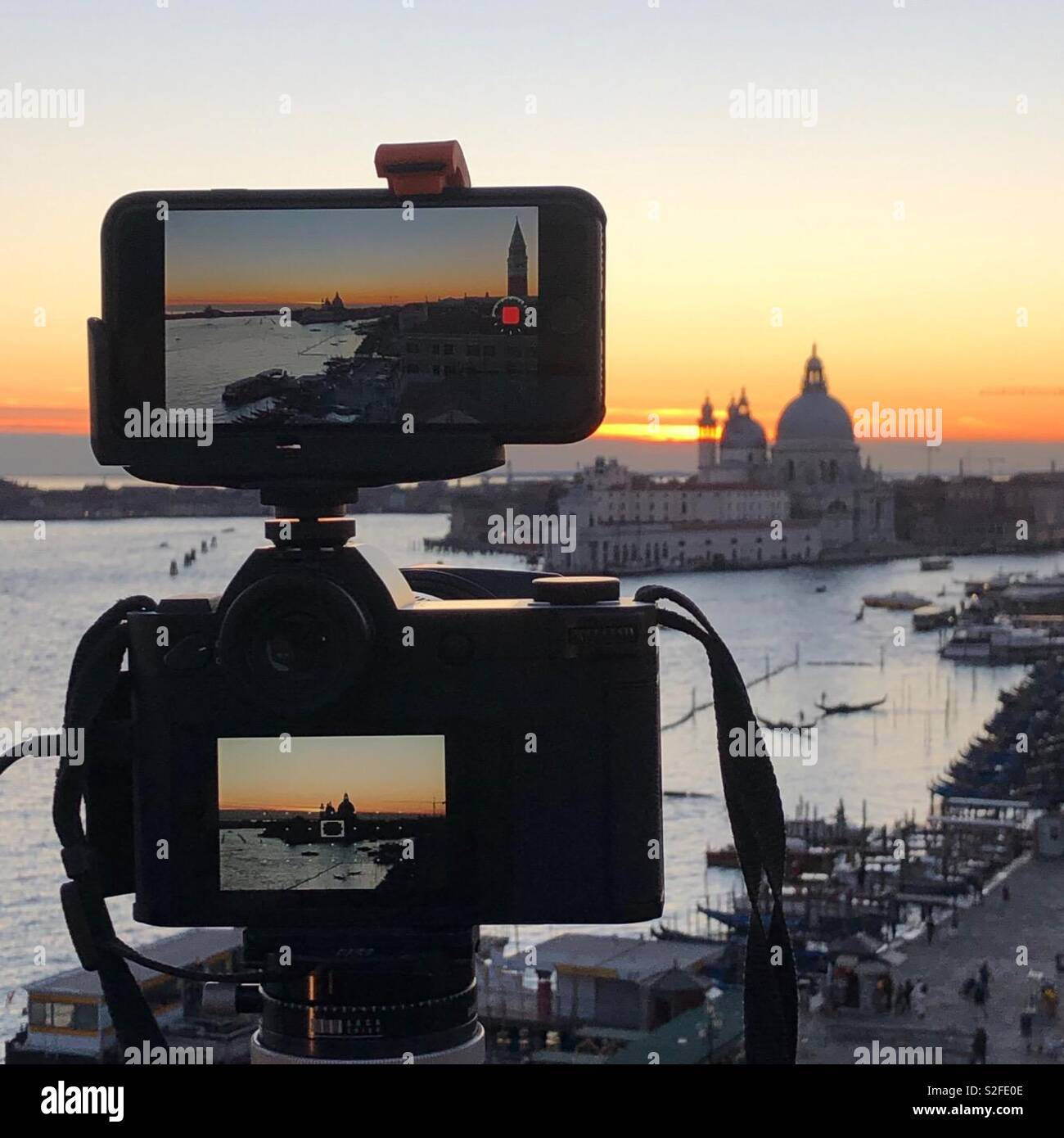 Catturare il tramonto a Venezia Foto Stock