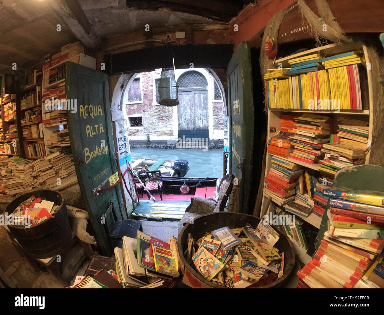 Acqua Alta bookshop in Venezia Foto Stock