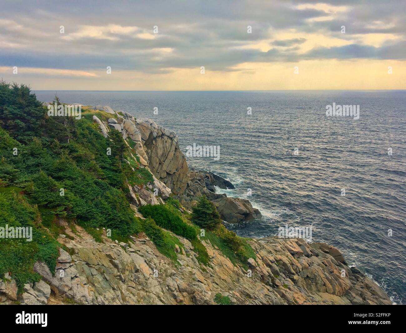 Costa dell'Oceano Atlantico a Cape Breton Island in Canada Foto Stock